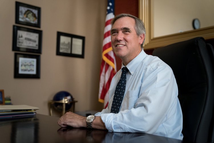 Jeff Merkley : Net Worth, Family, Wife, Education, Children, Age, Biography and Political Career