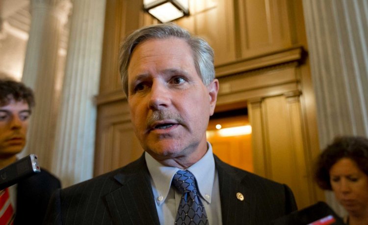 John Hoeven : Net Worth, Family, Wife, Education, Children, Age, Biography and Political Career