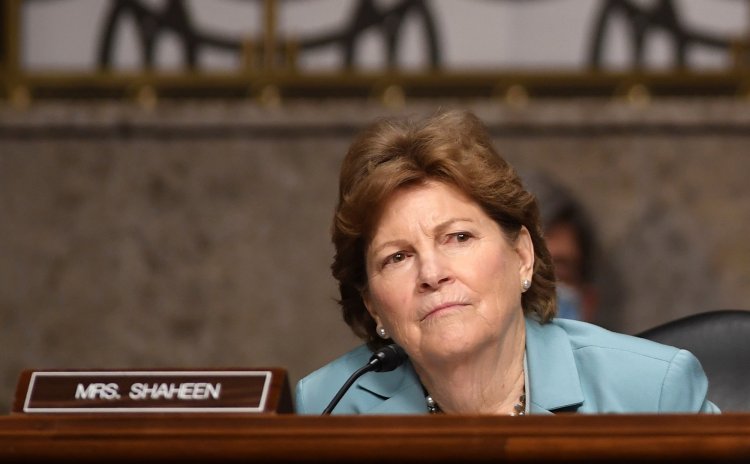 Jeanne Shaheen : Net Worth, Family, Husband, Education, Children, Age, Biography and Political Career