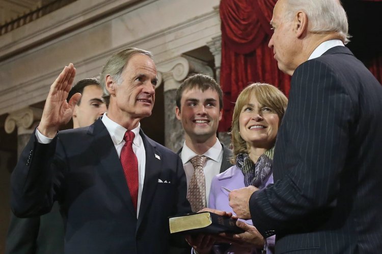 Tom Carper : Net Worth, Family, Wife, Education, Children, Age, Biography and Political Career