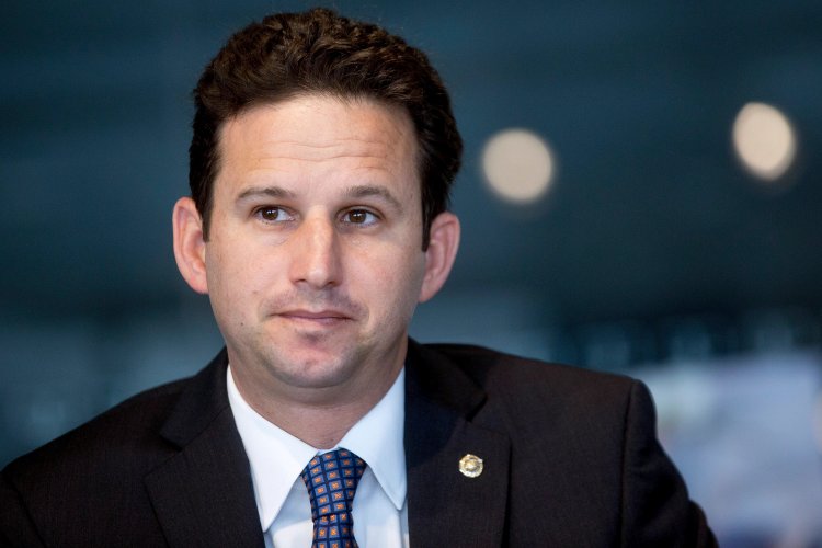 Brian Schatz : Net Worth, Family, Wife, Education, Children, Age, Biography and Political Career