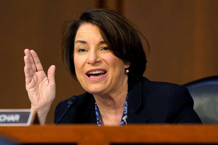 Amy Klobuchar : Net Worth, Family, Husband, Education, Children, Age, Biography and Political Career